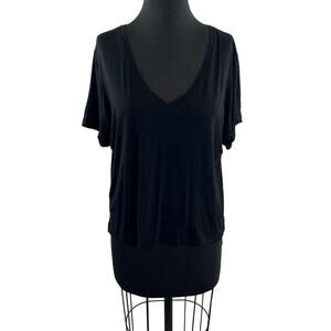 FEEL THE PIECE by Terre Jacobs Black V-Neckline Short Sleeve Casual T-Shirt M/L